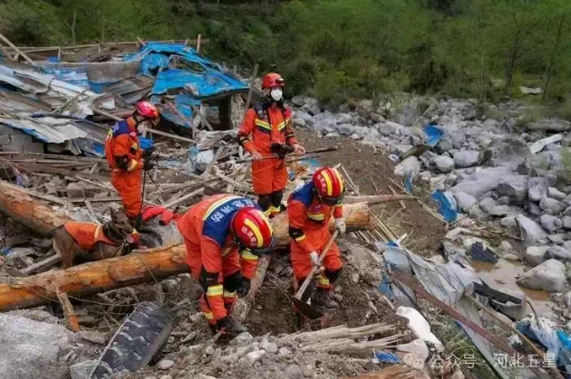 油動(dòng)式大載荷長(zhǎng)航時(shí)無人直升機(jī)——打造我國(guó)應(yīng)急救援、防汛救災(zāi)、森林草原消防的“新質(zhì)戰(zhàn)斗力”!